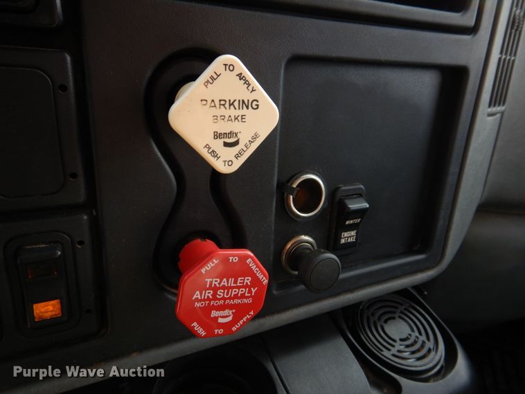 image for item IM9664 2004 International 7600  dump truck