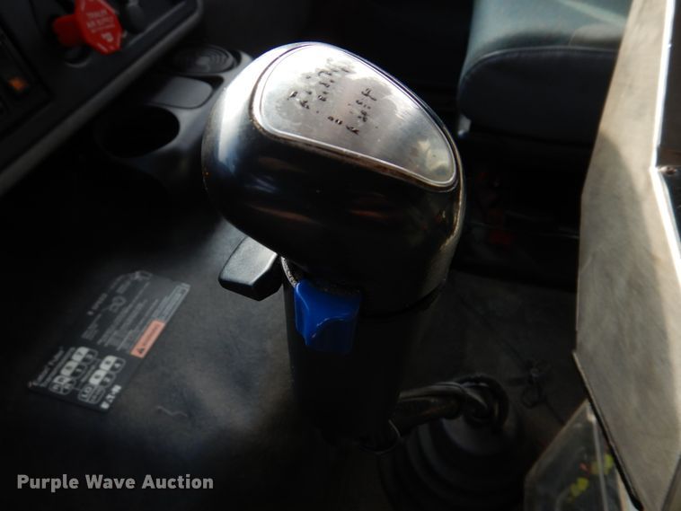 image for item IM9664 2004 International 7600  dump truck