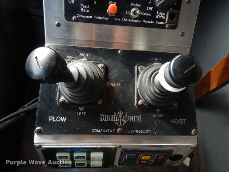 image for item IM9664 2004 International 7600  dump truck