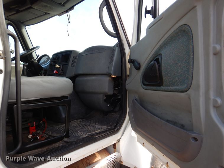 image for item IM9664 2004 International 7600  dump truck