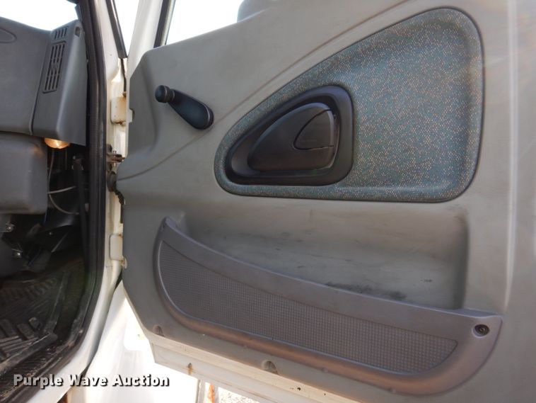 image for item IM9664 2004 International 7600  dump truck