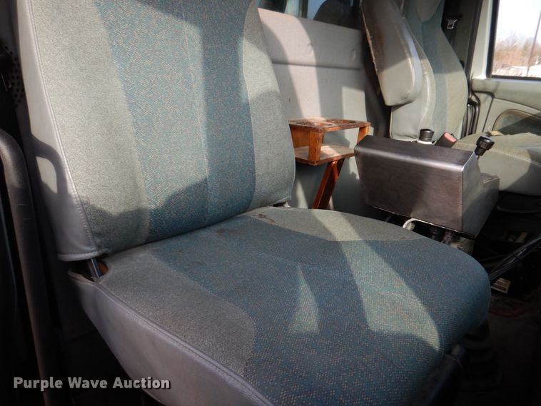 image for item IM9664 2004 International 7600  dump truck