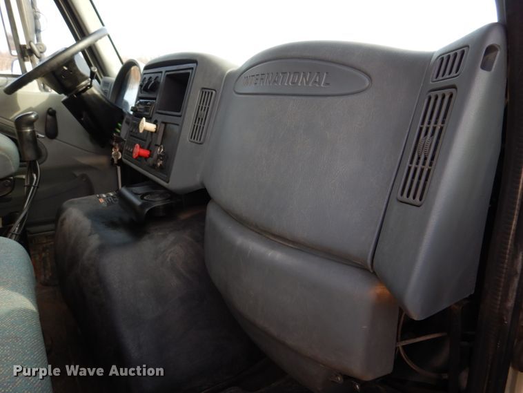 image for item IM9664 2004 International 7600  dump truck