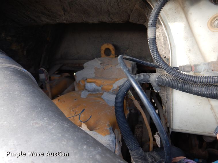 image for item IM9664 2004 International 7600  dump truck