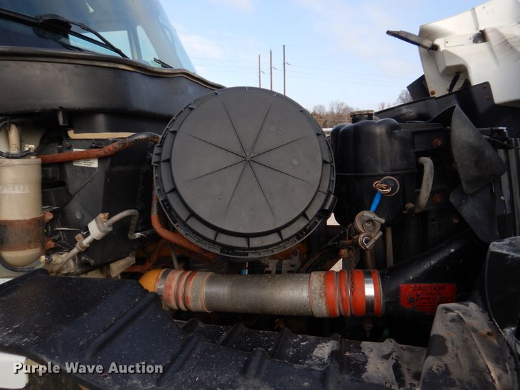 image for item IM9664 2004 International 7600  dump truck