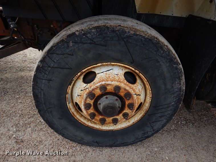 image for item IM9664 2004 International 7600  dump truck