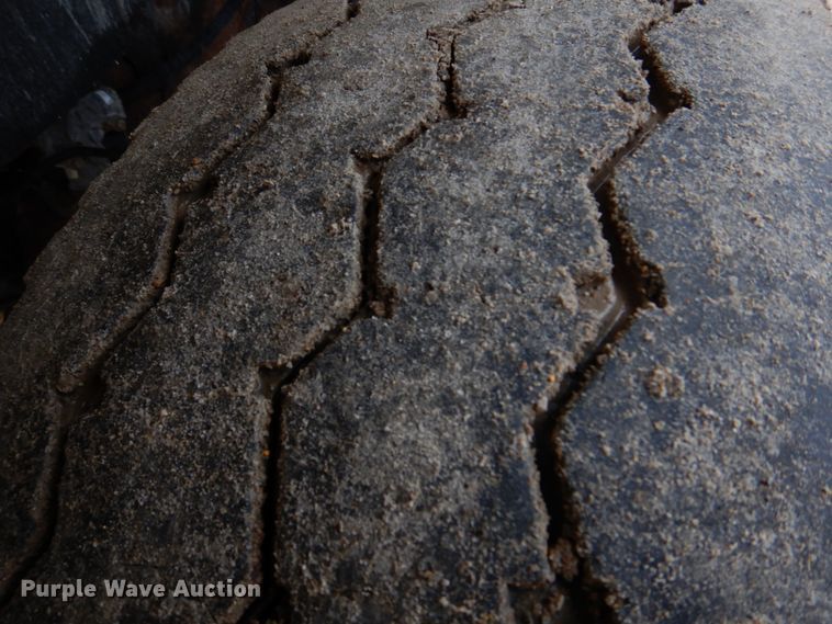 image for item IM9664 2004 International 7600  dump truck