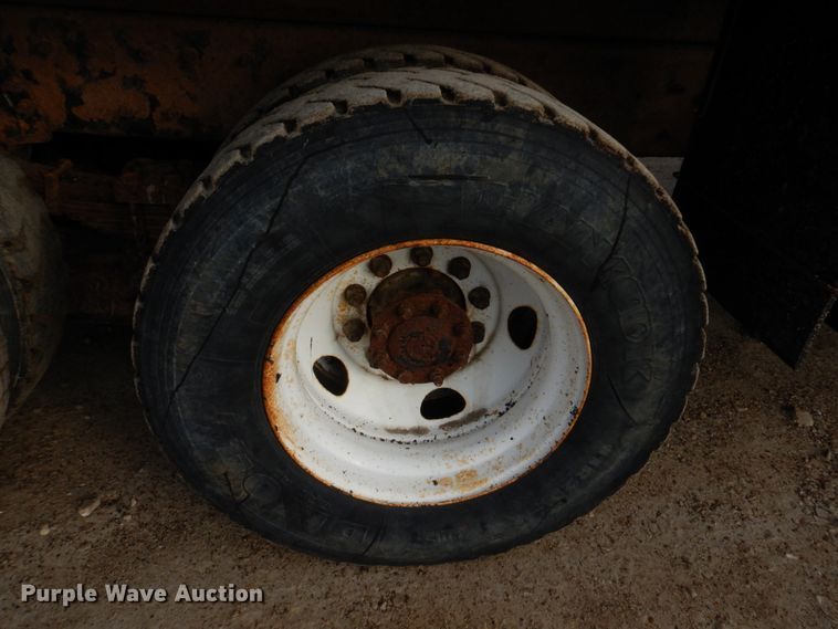 image for item IM9664 2004 International 7600  dump truck