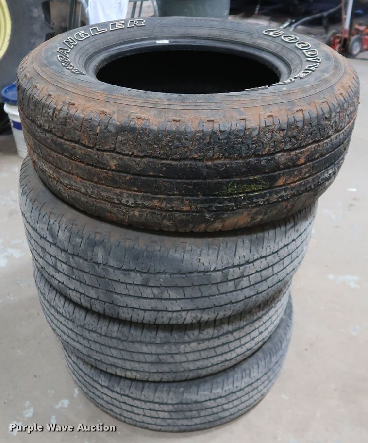 image for item IY9143 (4) Goodyear Wrangler Fortitude HT 265/70R17 tires