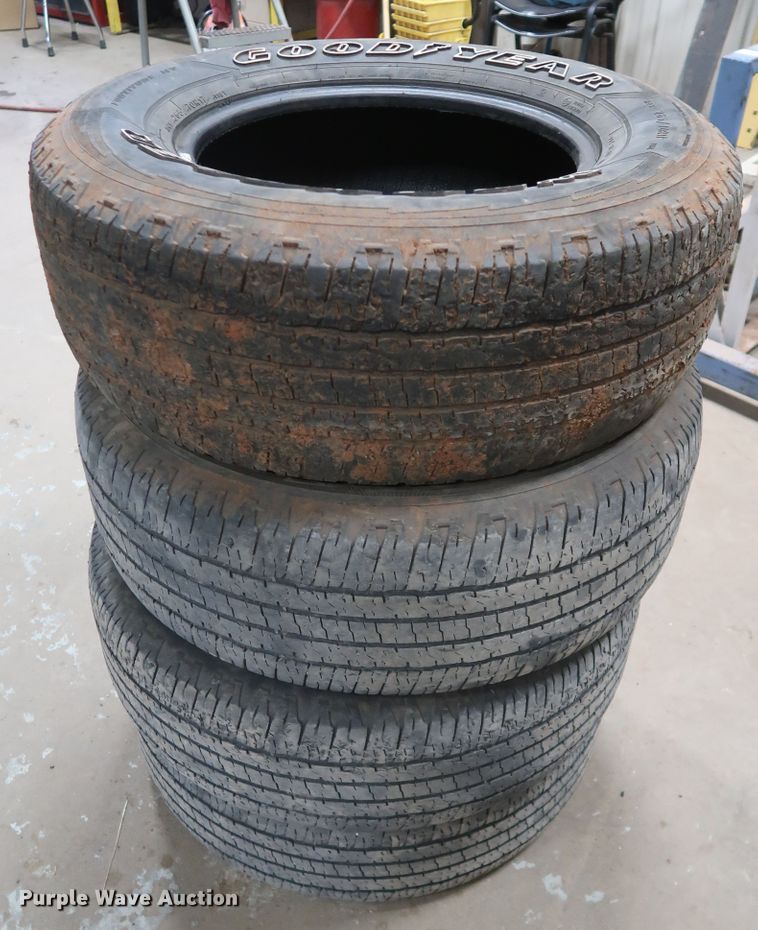 image for item IY9143 (4) Goodyear Wrangler Fortitude HT 265/70R17 tires