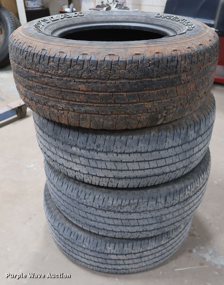 image for item IY9143 (4) Goodyear Wrangler Fortitude HT 265/70R17 tires