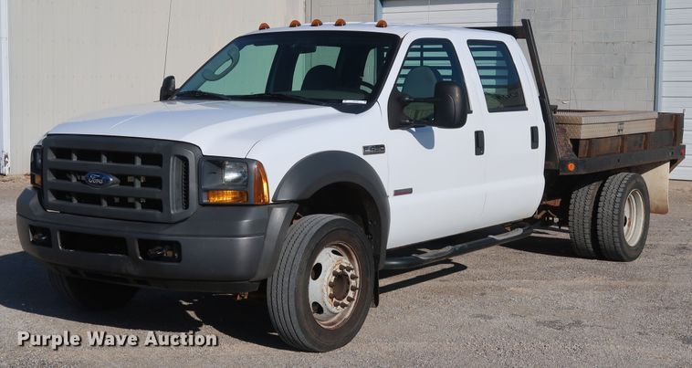 image for item IY9145 2005 Ford F450 Super Duty XL  Crew Cab flatbed truck