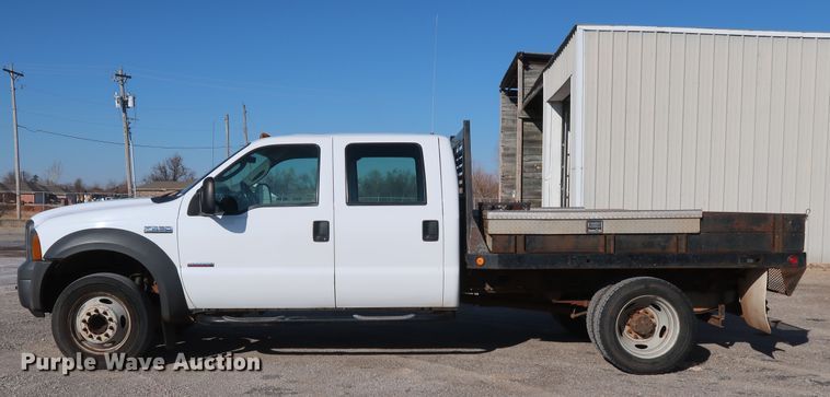 image for item IY9145 2005 Ford F450 Super Duty XL  Crew Cab flatbed truck