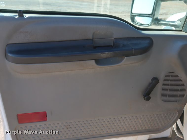 image for item IY9145 2005 Ford F450 Super Duty XL  Crew Cab flatbed truck