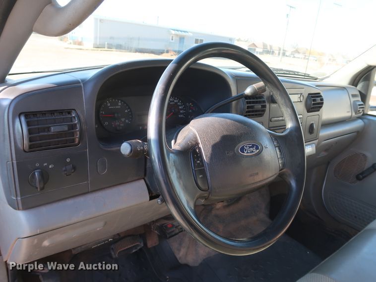 image for item IY9145 2005 Ford F450 Super Duty XL  Crew Cab flatbed truck