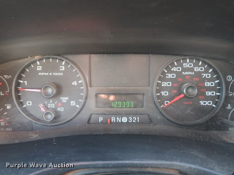 image for item IY9145 2005 Ford F450 Super Duty XL  Crew Cab flatbed truck