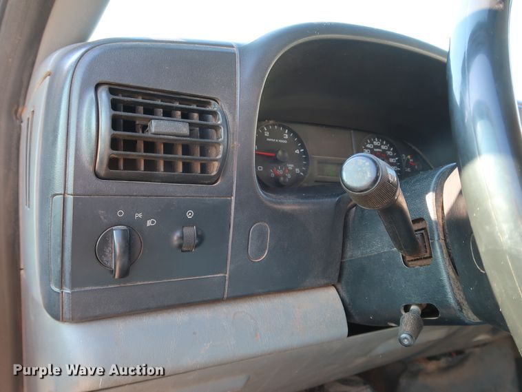 image for item IY9145 2005 Ford F450 Super Duty XL  Crew Cab flatbed truck