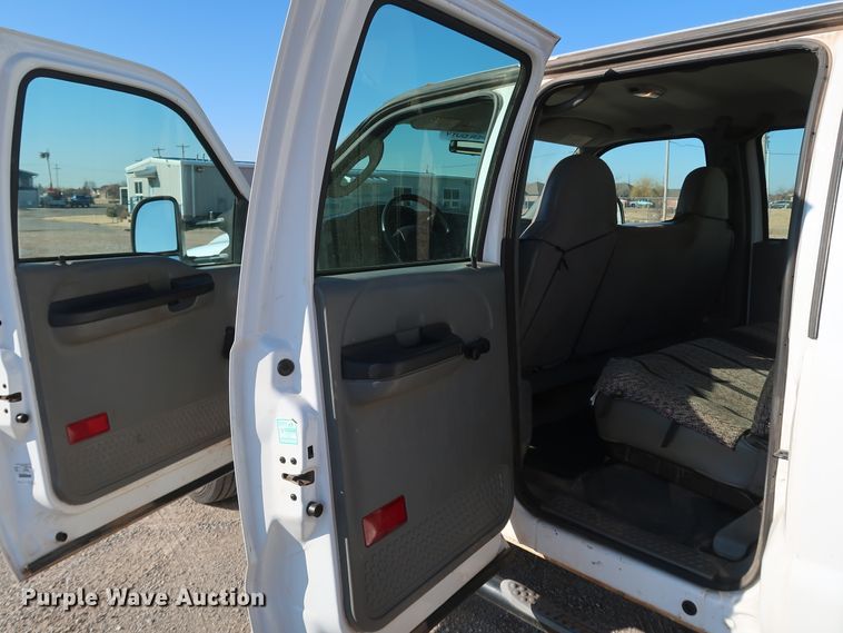 image for item IY9145 2005 Ford F450 Super Duty XL  Crew Cab flatbed truck