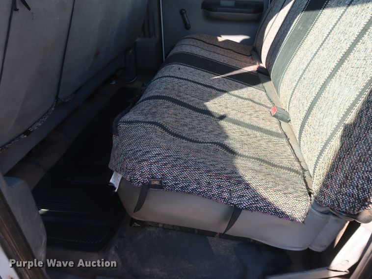 image for item IY9145 2005 Ford F450 Super Duty XL  Crew Cab flatbed truck