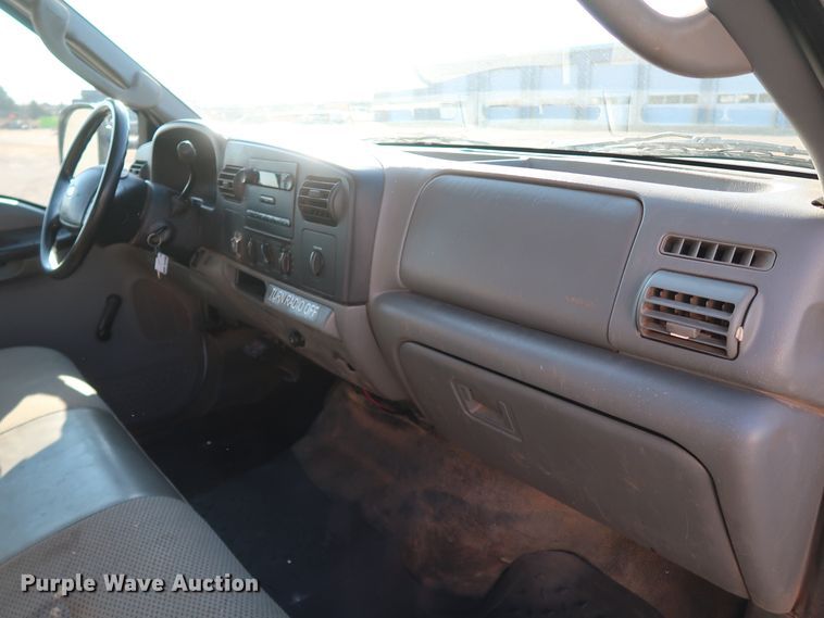 image for item IY9145 2005 Ford F450 Super Duty XL  Crew Cab flatbed truck