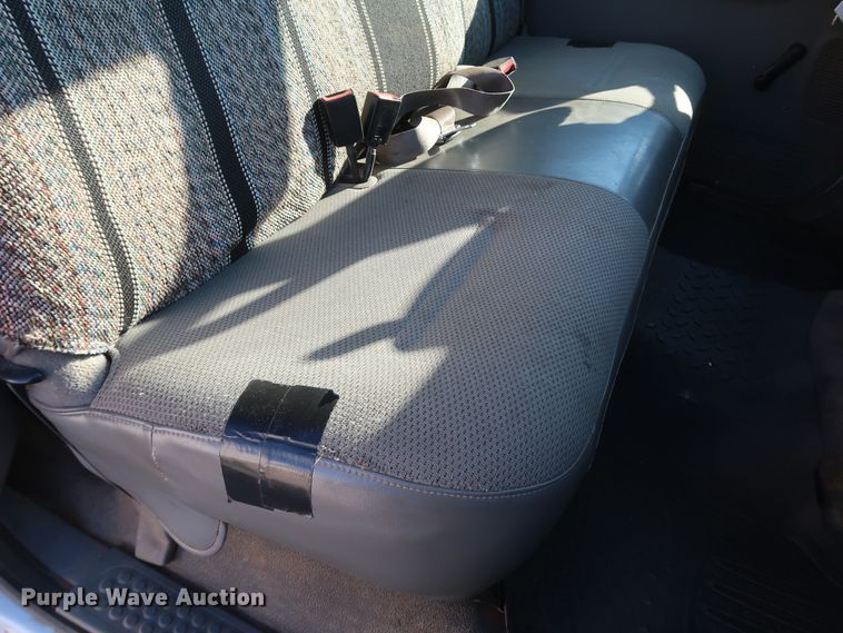 image for item IY9145 2005 Ford F450 Super Duty XL  Crew Cab flatbed truck