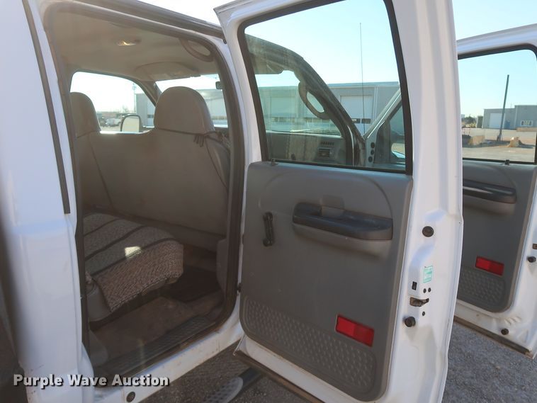 image for item IY9145 2005 Ford F450 Super Duty XL  Crew Cab flatbed truck