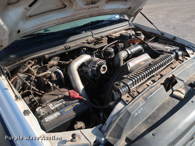 image for item IY9145 2005 Ford F450 Super Duty XL  Crew Cab flatbed truck