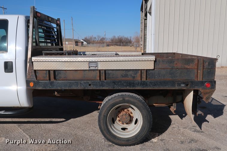 image for item IY9145 2005 Ford F450 Super Duty XL  Crew Cab flatbed truck