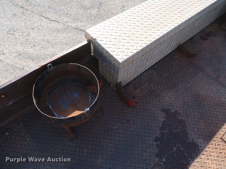 image for item IY9145 2005 Ford F450 Super Duty XL  Crew Cab flatbed truck