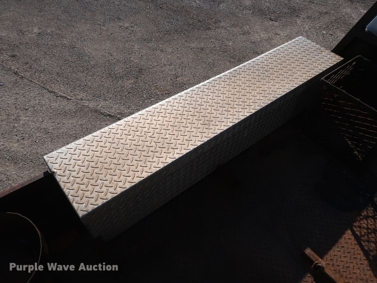 image for item IY9145 2005 Ford F450 Super Duty XL  Crew Cab flatbed truck