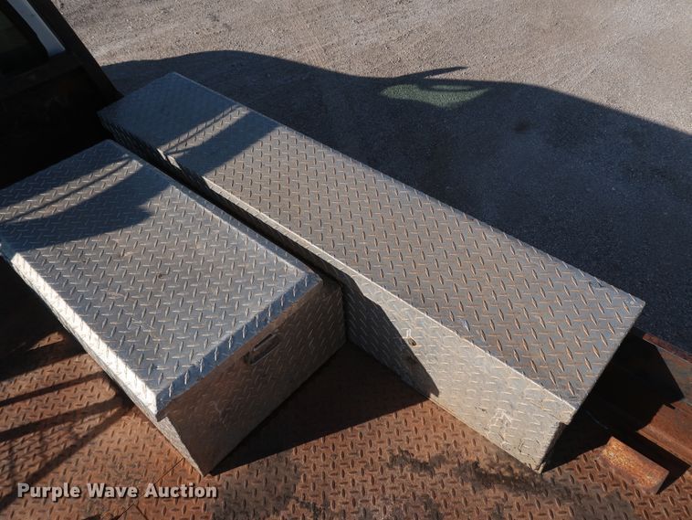 image for item IY9145 2005 Ford F450 Super Duty XL  Crew Cab flatbed truck