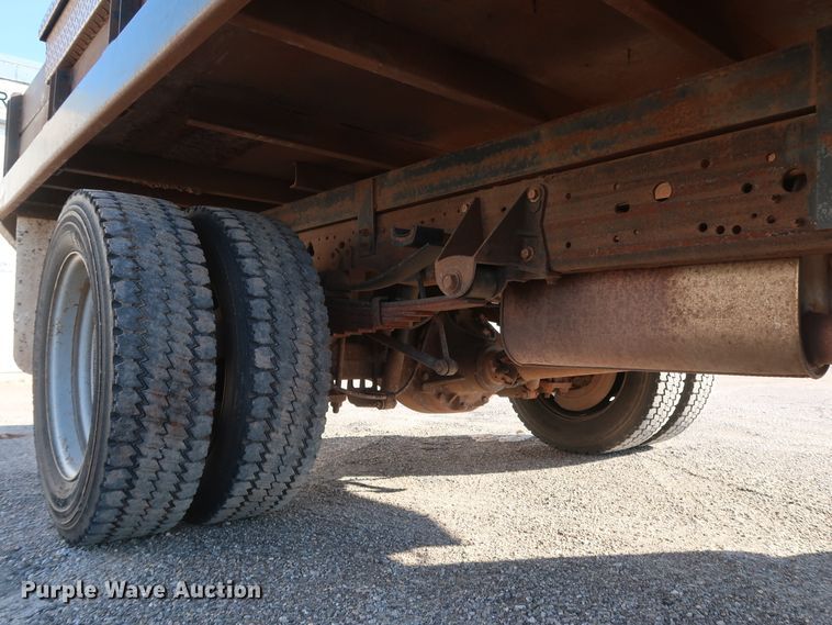 image for item IY9145 2005 Ford F450 Super Duty XL  Crew Cab flatbed truck