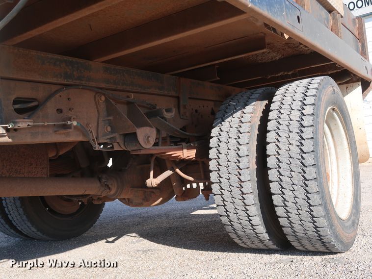 image for item IY9145 2005 Ford F450 Super Duty XL  Crew Cab flatbed truck