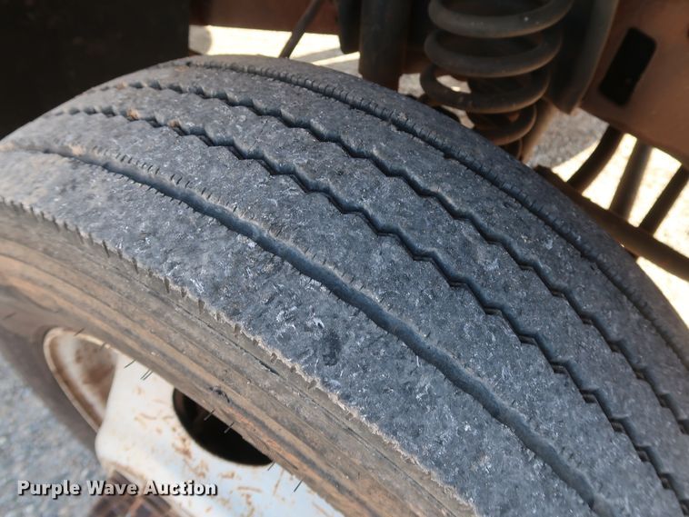 image for item IY9145 2005 Ford F450 Super Duty XL  Crew Cab flatbed truck