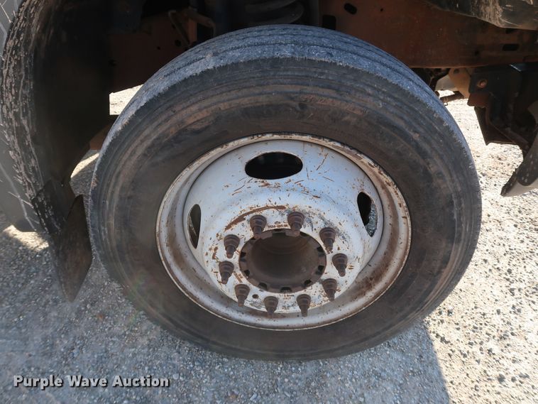 image for item IY9145 2005 Ford F450 Super Duty XL  Crew Cab flatbed truck