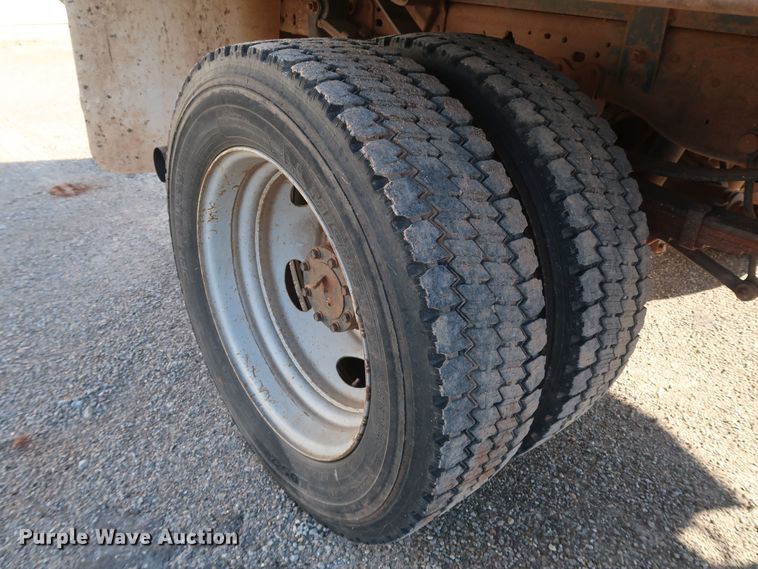 image for item IY9145 2005 Ford F450 Super Duty XL  Crew Cab flatbed truck