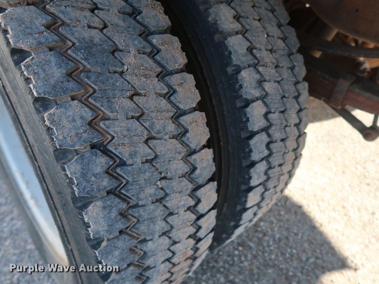 image for item IY9145 2005 Ford F450 Super Duty XL  Crew Cab flatbed truck