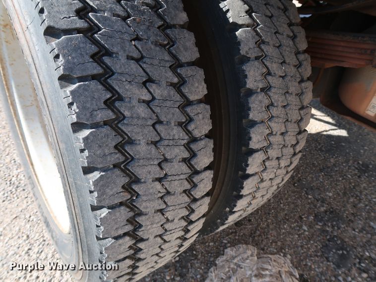 image for item IY9145 2005 Ford F450 Super Duty XL  Crew Cab flatbed truck