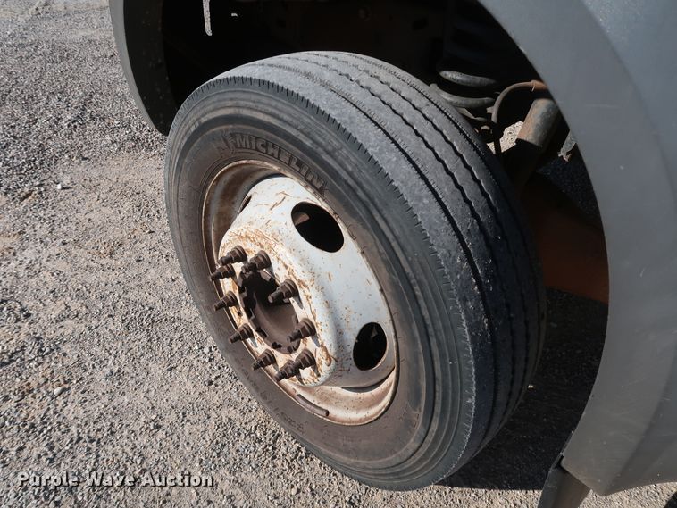 image for item IY9145 2005 Ford F450 Super Duty XL  Crew Cab flatbed truck