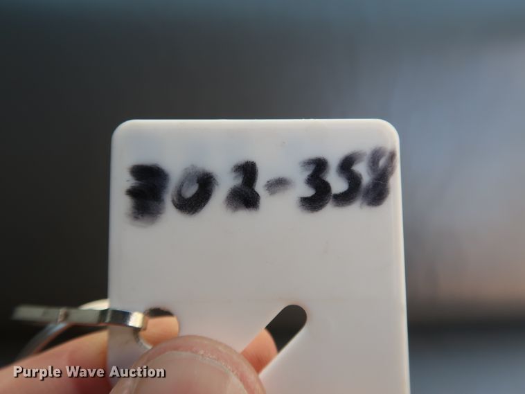 image for item IY9145 2005 Ford F450 Super Duty XL  Crew Cab flatbed truck