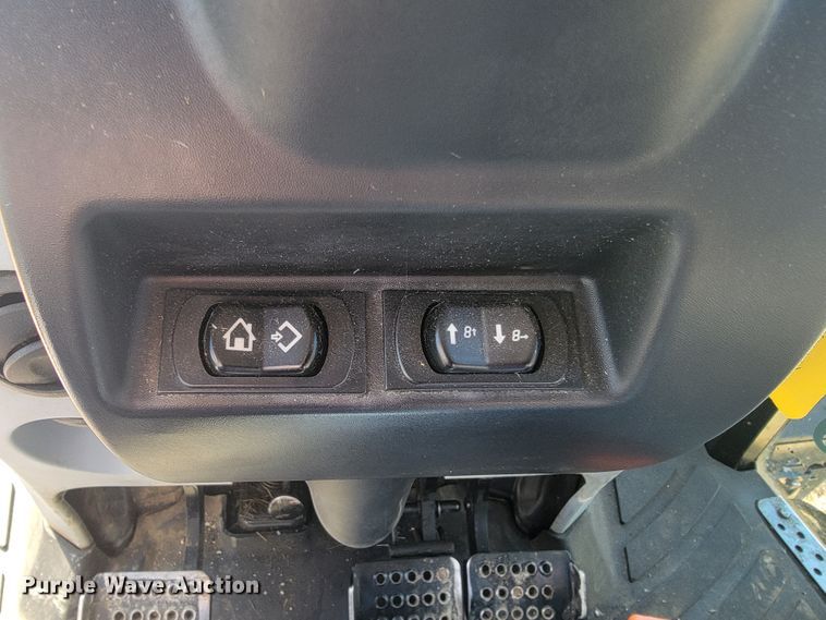 image for item JE9925 New Holland TS6.110  MFWD tractor