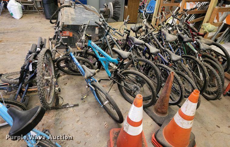 image for item JG9192 Approximately 15 bicycles