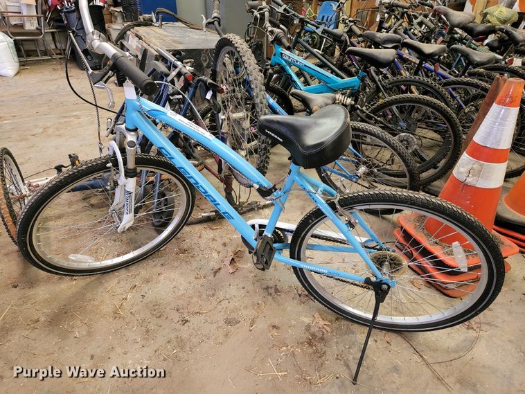 image for item JG9192 Approximately 15 bicycles