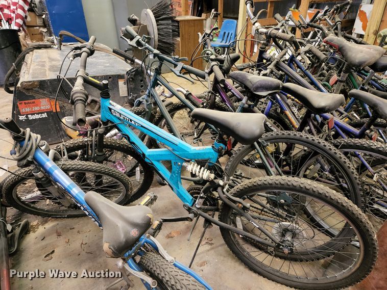 image for item JG9192 Approximately 15 bicycles