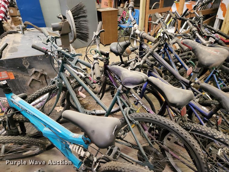 image for item JG9192 Approximately 15 bicycles