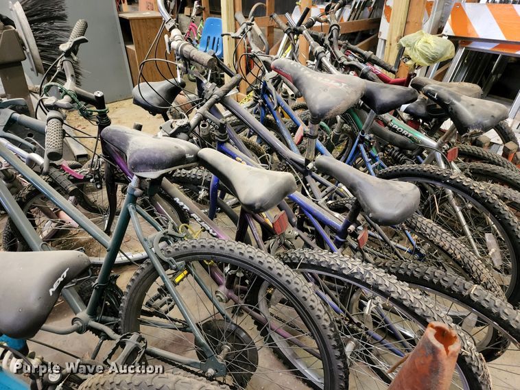 image for item JG9192 Approximately 15 bicycles