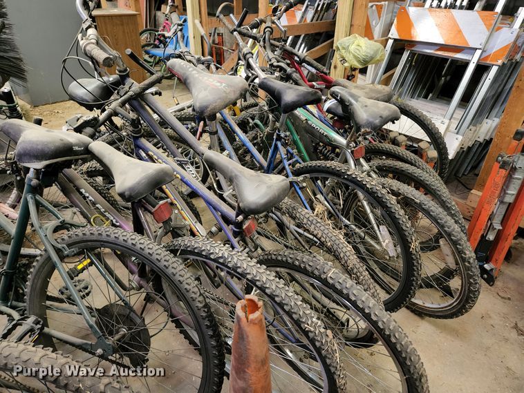image for item JG9192 Approximately 15 bicycles