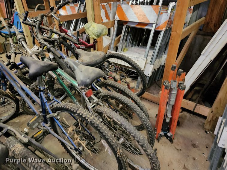 image for item JG9192 Approximately 15 bicycles