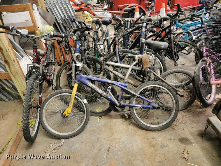 image for item JG9192 Approximately 15 bicycles