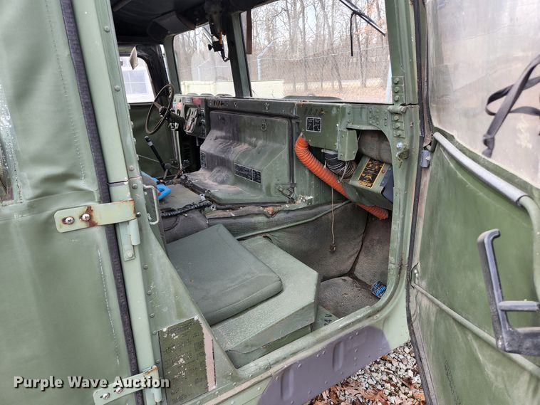 image for item JG9193 1990 Am General M998 Humvee  SUV